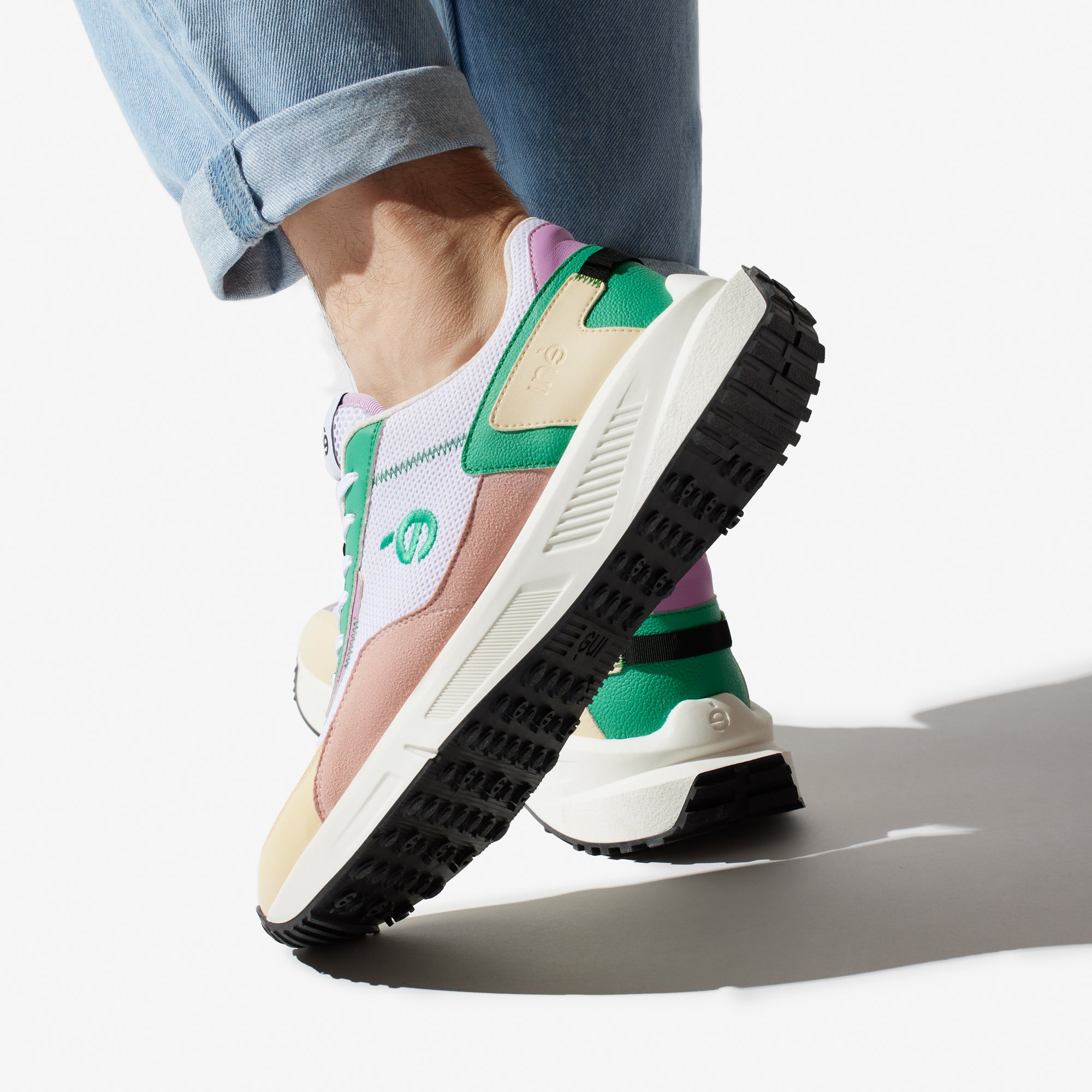 Running-Inspired Construction - Iné